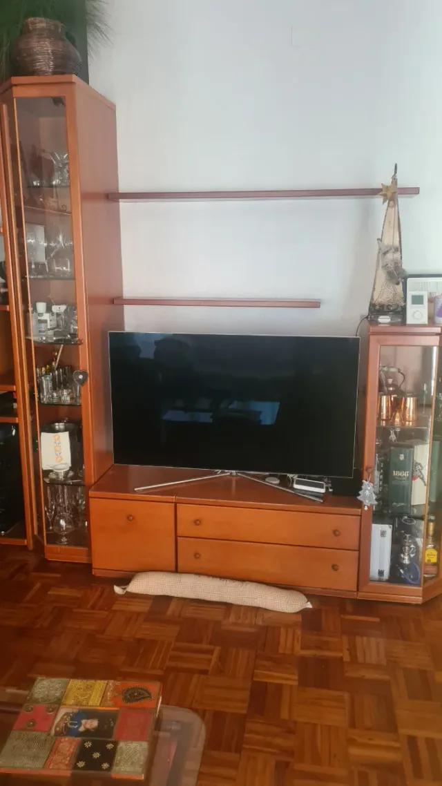 Mueble de salón cerezo con vitrinas