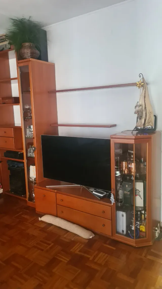 Mueble de salón cerezo con vitrinas