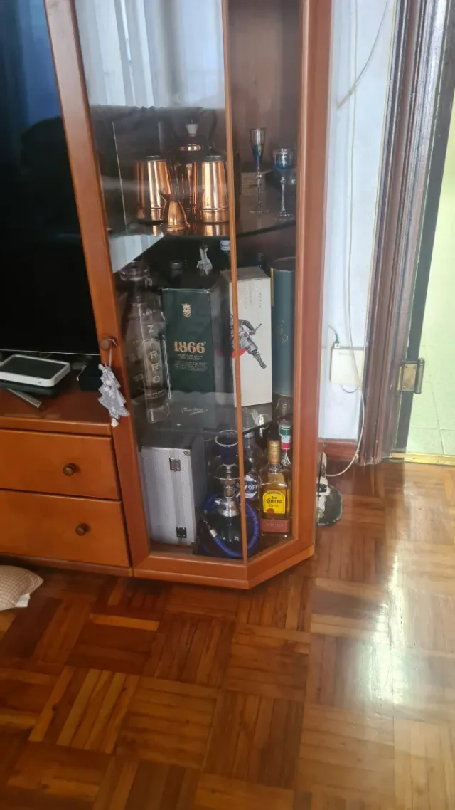 Mueble de salón cerezo con vitrinas