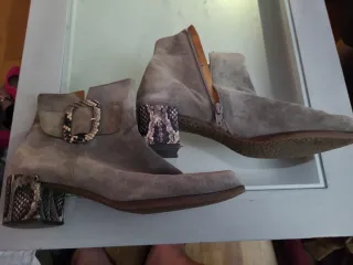 Botín señora ante gris