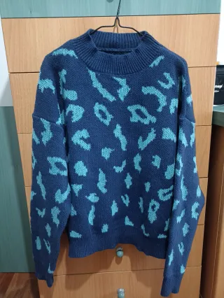 Jersey azul con estampado animal