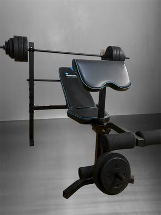 Panca multifunzione per palestra + dischi + manubri.