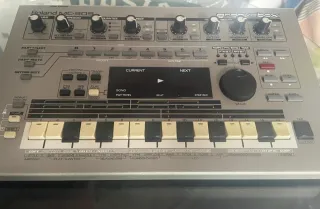 Roland MC-303 Groovebox Sintetizador