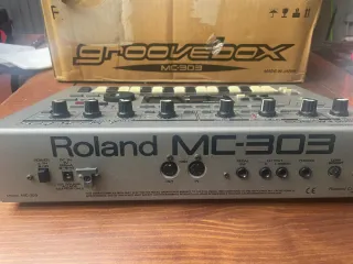 Roland MC-303 Groovebox Sintetizador