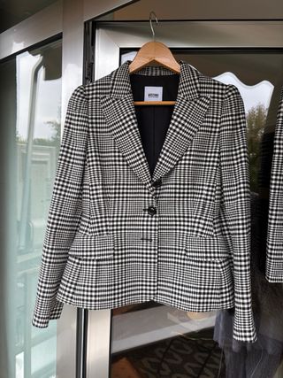 Traje de chaqueta y falda. Moschino