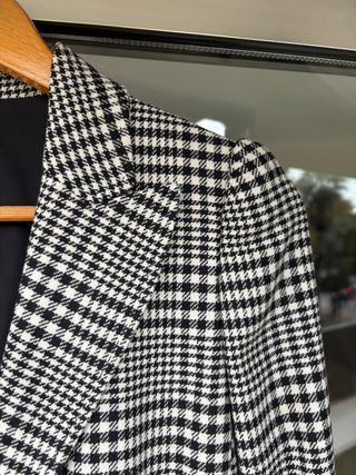 Traje de chaqueta y falda. Moschino
