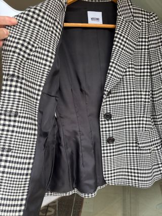 Traje de chaqueta y falda. Moschino