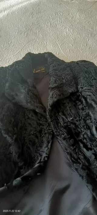 Abrigo Piel Garras Astracán Negro