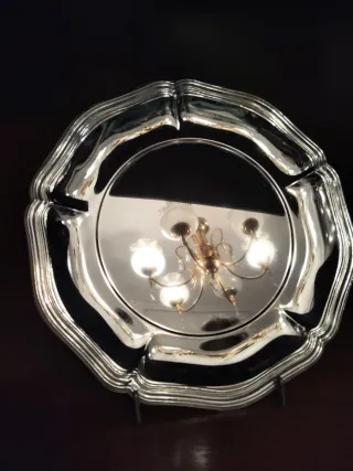 Plato de alpaca plateada con borde ondulado