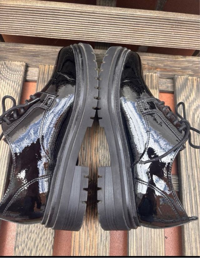 Zapatos charol negros suela gruesa talla 38