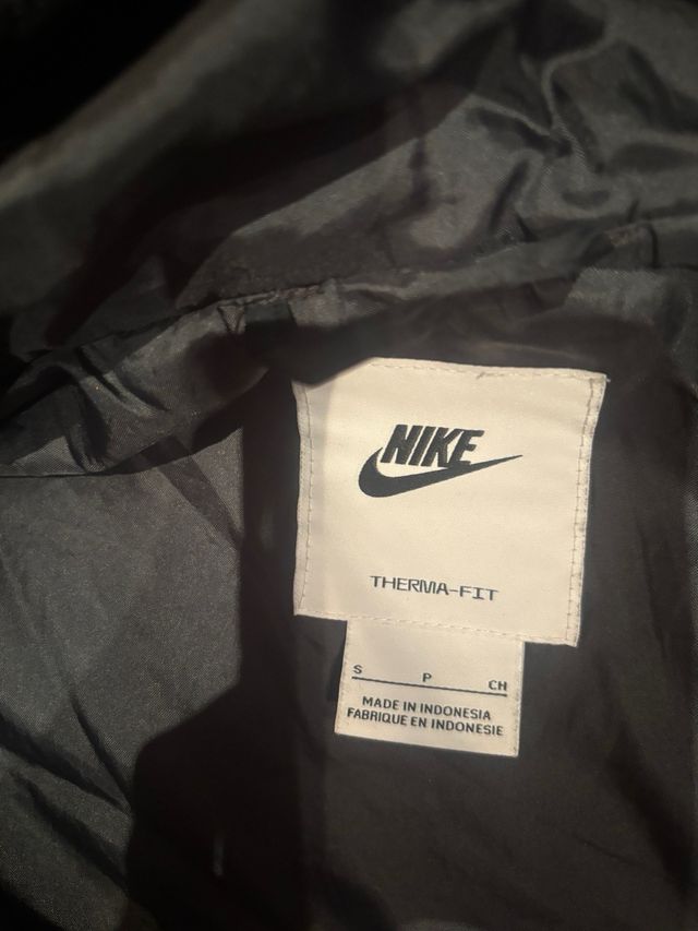 Anorak Nike Negro