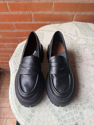 Mocasines negros polipiel suela gorda