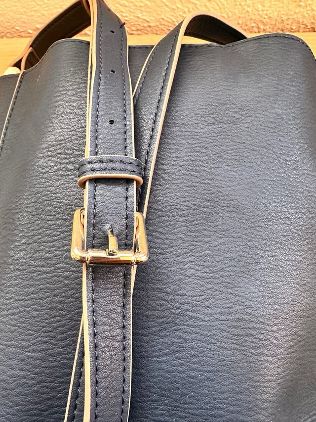 Bolso Abbacino Negro Piel con Cuerda