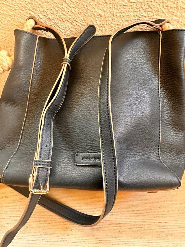 Bolso Abbacino Negro Piel con Cuerda
