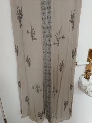 Vestido Zara largo, color topo y gris Pedreria