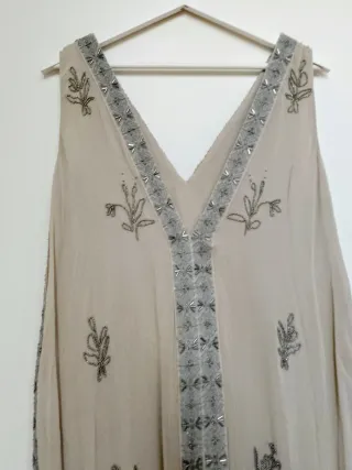 Vestido Zara largo, color topo y gris Pedreria