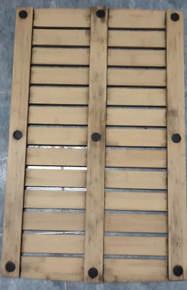 Tapete de banheiro em bambu e madeira