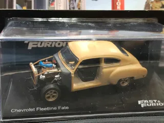Replica Chevrolet Fleetline Fate Fast & Furious in scala 1/43, colore beige, porte e cofano aperti