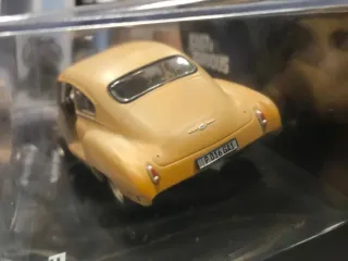 Replica Chevrolet Fleetline Fate Fast & Furious in scala 1/43, colore beige, porte e cofano aperti