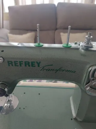 Máquina de coser Refrey transforma 427.