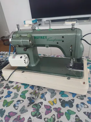 Máquina de coser Refrey transforma 427.