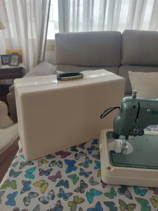 Máquina de coser Refrey transforma 427.