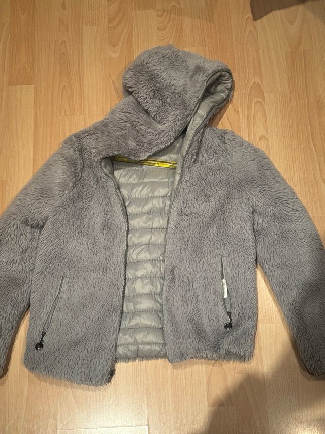 Chaqueta gris de pelo reversible