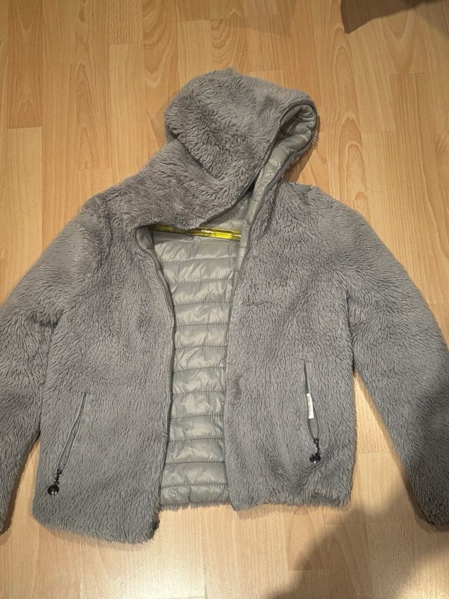 Chaqueta gris de pelo reversible