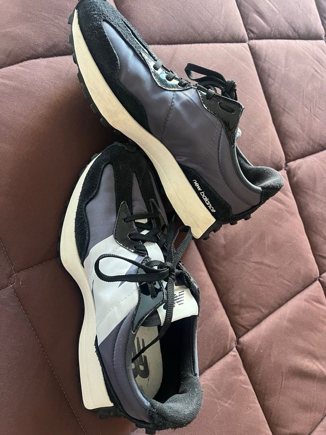 Zapatillas New Balance Grises y Negras