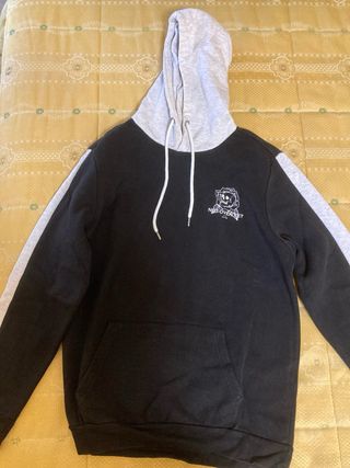 Sudadera negra con capucha Bershka