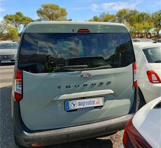Ford Tourneo Courier 1.0 Ecoboost Titanium