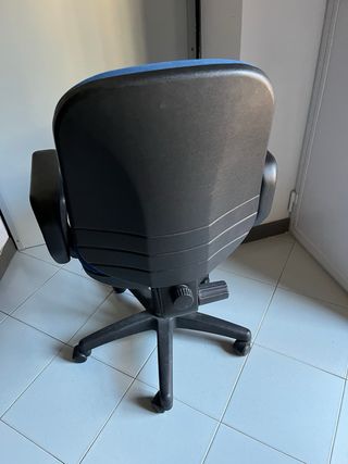 Sedia da ufficio girevole con rotelle