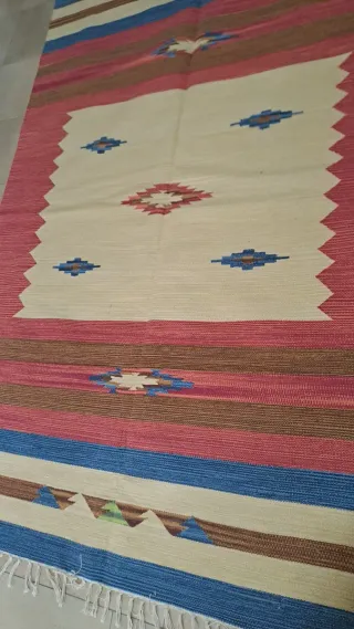 Tappeto tessuto beige, blu, marrone, rosa