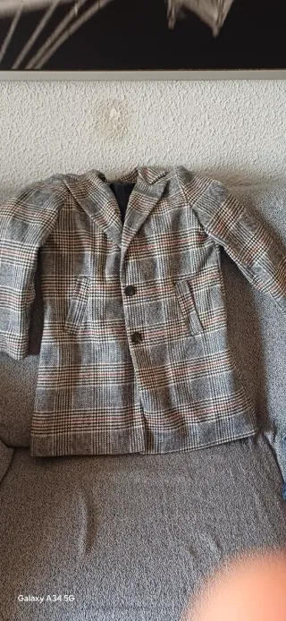 Abrigo americana cuadros gris y rojo