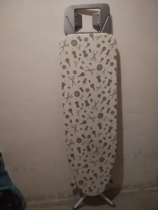 Tabla de planchar con soporte