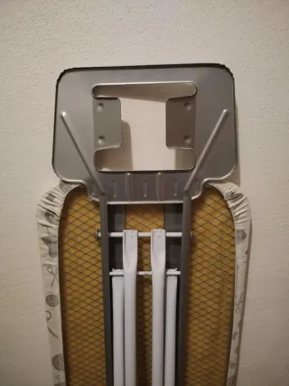 Tabla de planchar con soporte