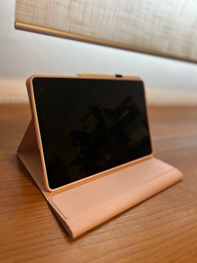 Tablet Lenovo M11 con funda y teclado