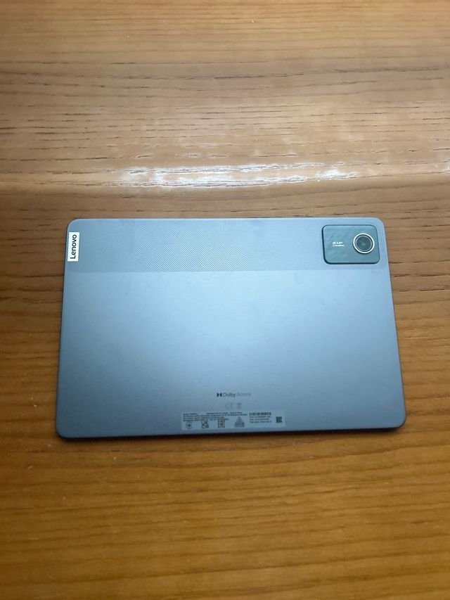 Tablet Lenovo M11 con funda y teclado