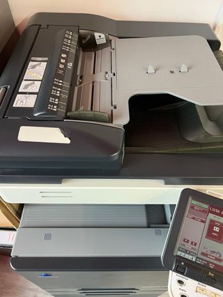 Impresora Konica Minolta Bizhub C220