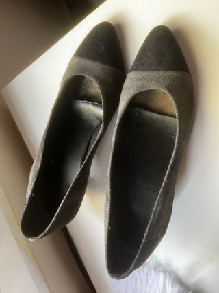 Zapatos de ante tacón discreto