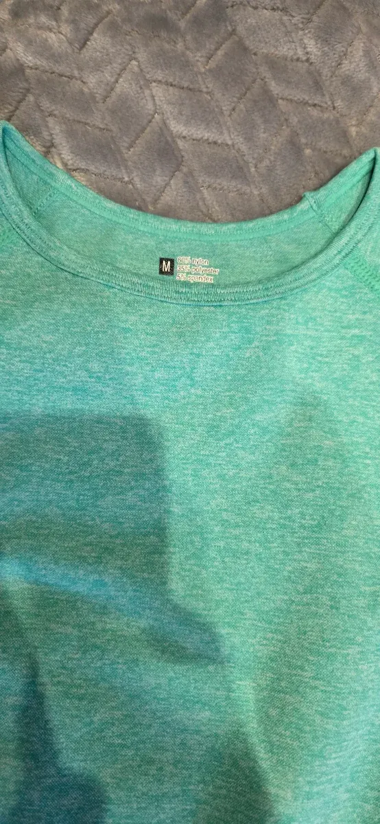 Conjunto deportivo teal