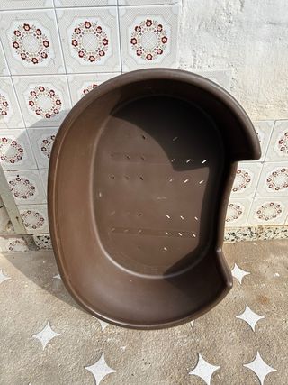 Cama para perro marrón