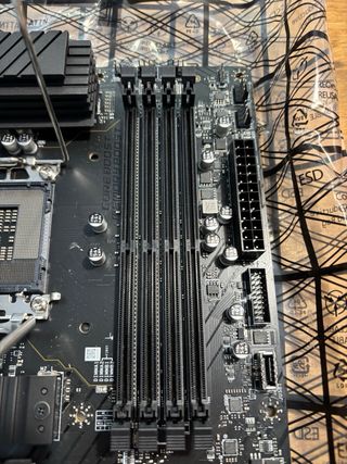 Placa Base MSI PRO B760-P WIFI DDR4