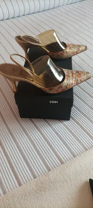 Zapatos Lodi dorados y multicolor