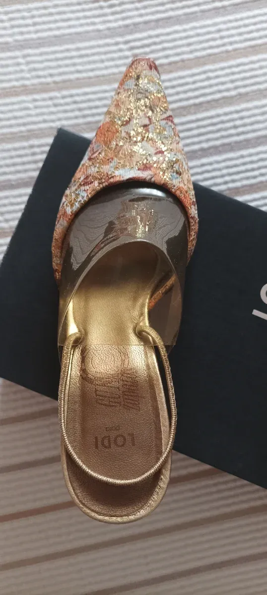 Zapatos Lodi dorados y multicolor
