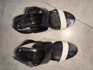 Sandalias de piel con tacón