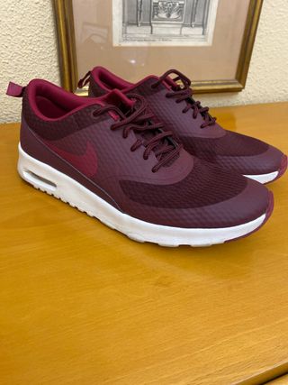 Zapatillas Nike Air Max Thea Talla 40 granate