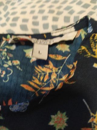 Blusa estampada flores, con mangas volante