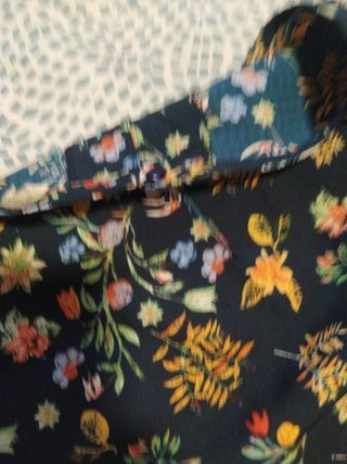 Blusa estampada flores, con mangas volante