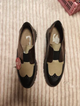 Zapatos Wonders Beige, Negro y Dorado